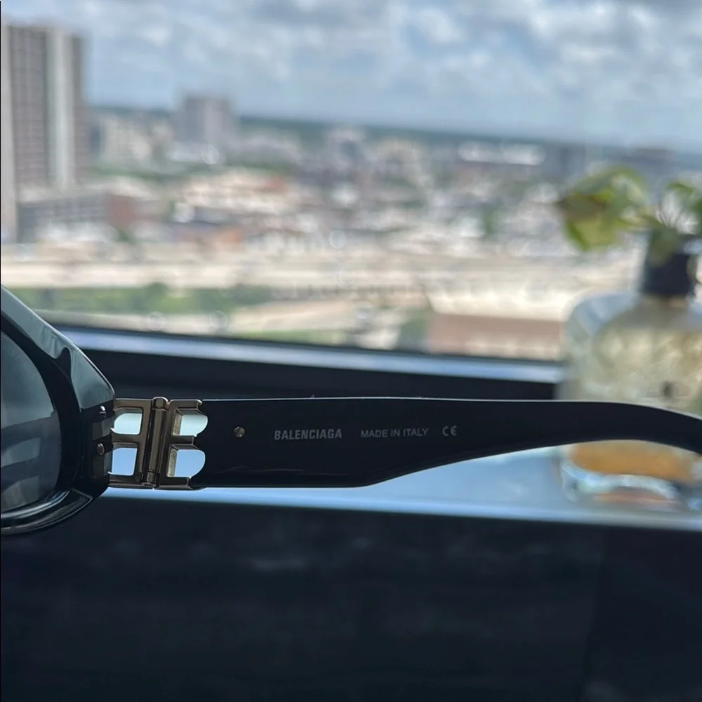 Balenciaga Black and Gold Sunglasses - Picture 6 of 7